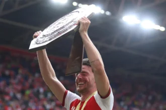 Declan Rice’s Funny Trophy Mishap After Arsenal’s Community Shield Win