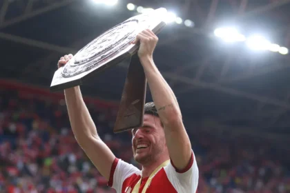 Declan Rice’s Funny Trophy Mishap After Arsenal’s Community Shield Win
