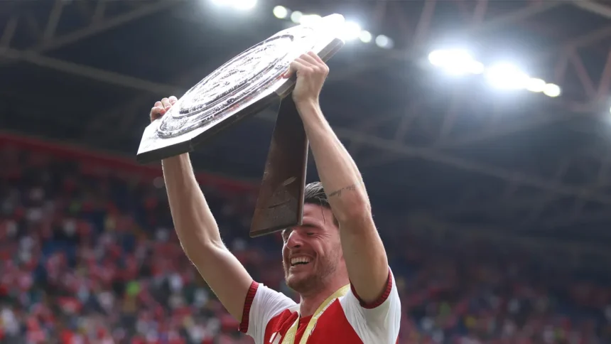 Declan Rice’s Funny Trophy Mishap After Arsenal’s Community Shield Win Declan Rice’s Funny Trophy Mishap After Arsenal’s Community Shield Win