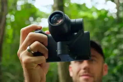 Robotic Zoom Camera by Ex-DJI Engineers Targets Birdwatchers