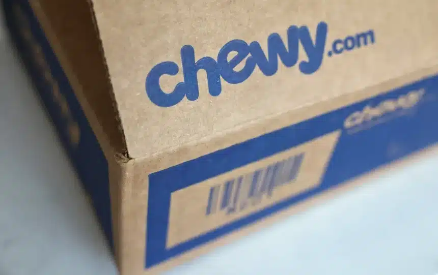 Chewy Stock: Q2 Expectations Lowered, Analyst Remains Bullish