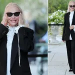Pamela Anderson’s Venice Style: Chic Suit and Natural Beauty
