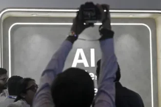 Trump Dismisses AI Existential Threat as ‘Hoax’