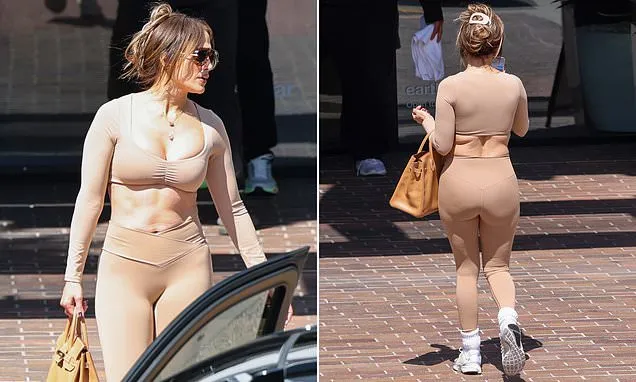Jennifer Lopez Flaunts Fit Physique at Gym