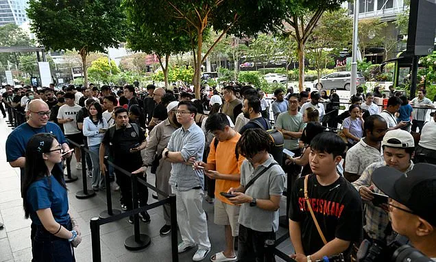 iPhone 18 Pro Launches Globally Amidst Enthusiastic Queues and Scalper Activity iPhone 18 Pro Launches Globally Amidst Enthusiastic Queues and Scalper Activity